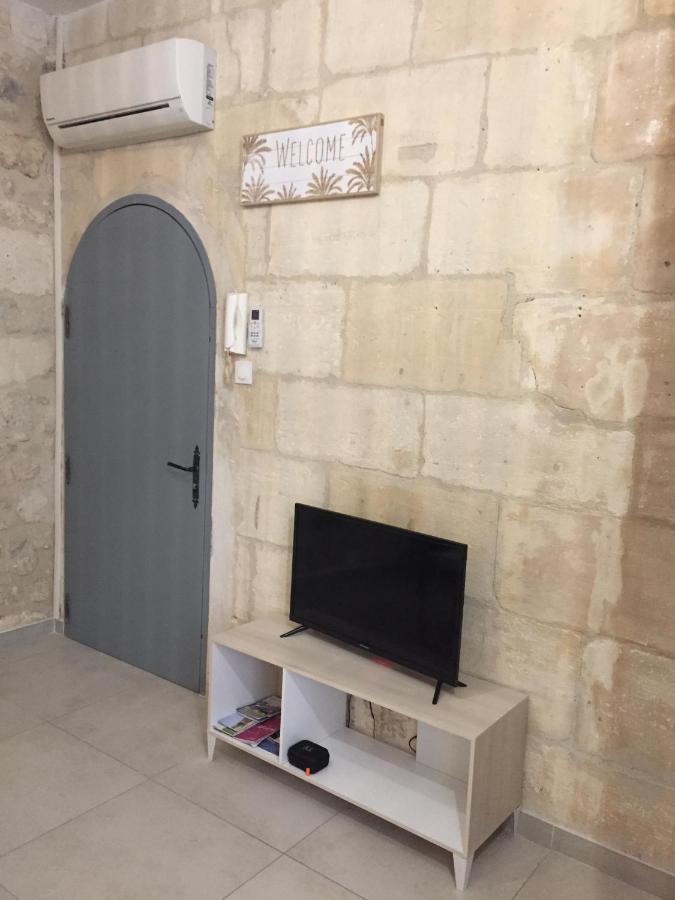 Climatise, La Cloison Apartment